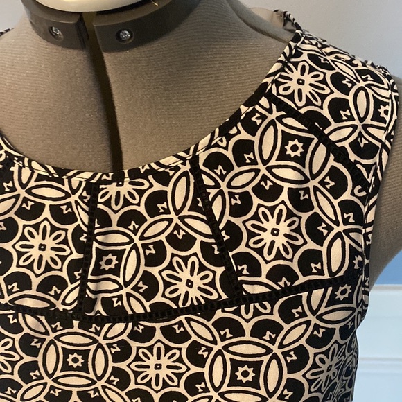 Loft Sleeveless Blouse, White With Black Motif - Size Small, Multi Materials - Picture 4 of 6